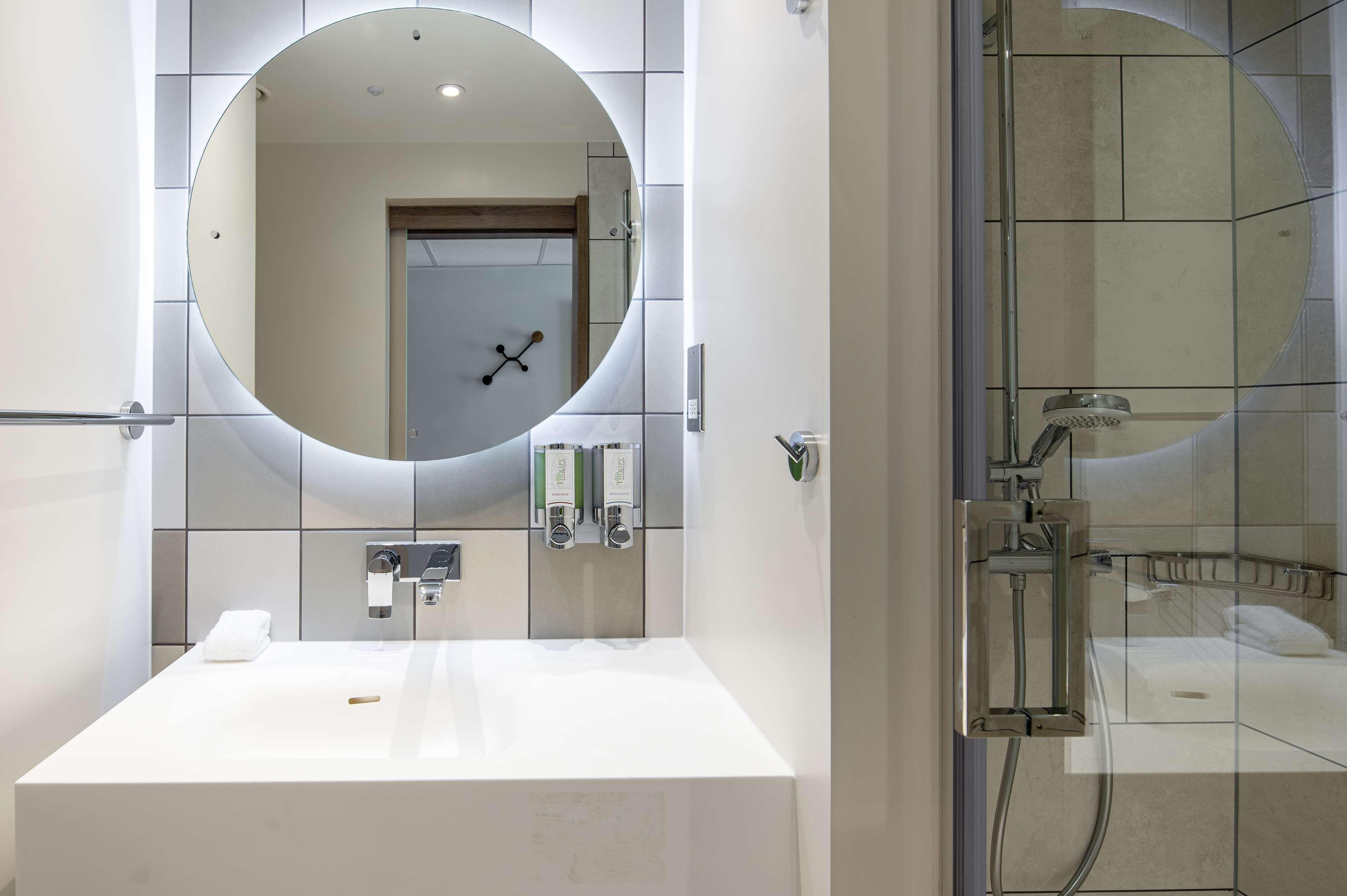 Hampton By Hilton High Wycombe Hotel Ngoại thất bức ảnh