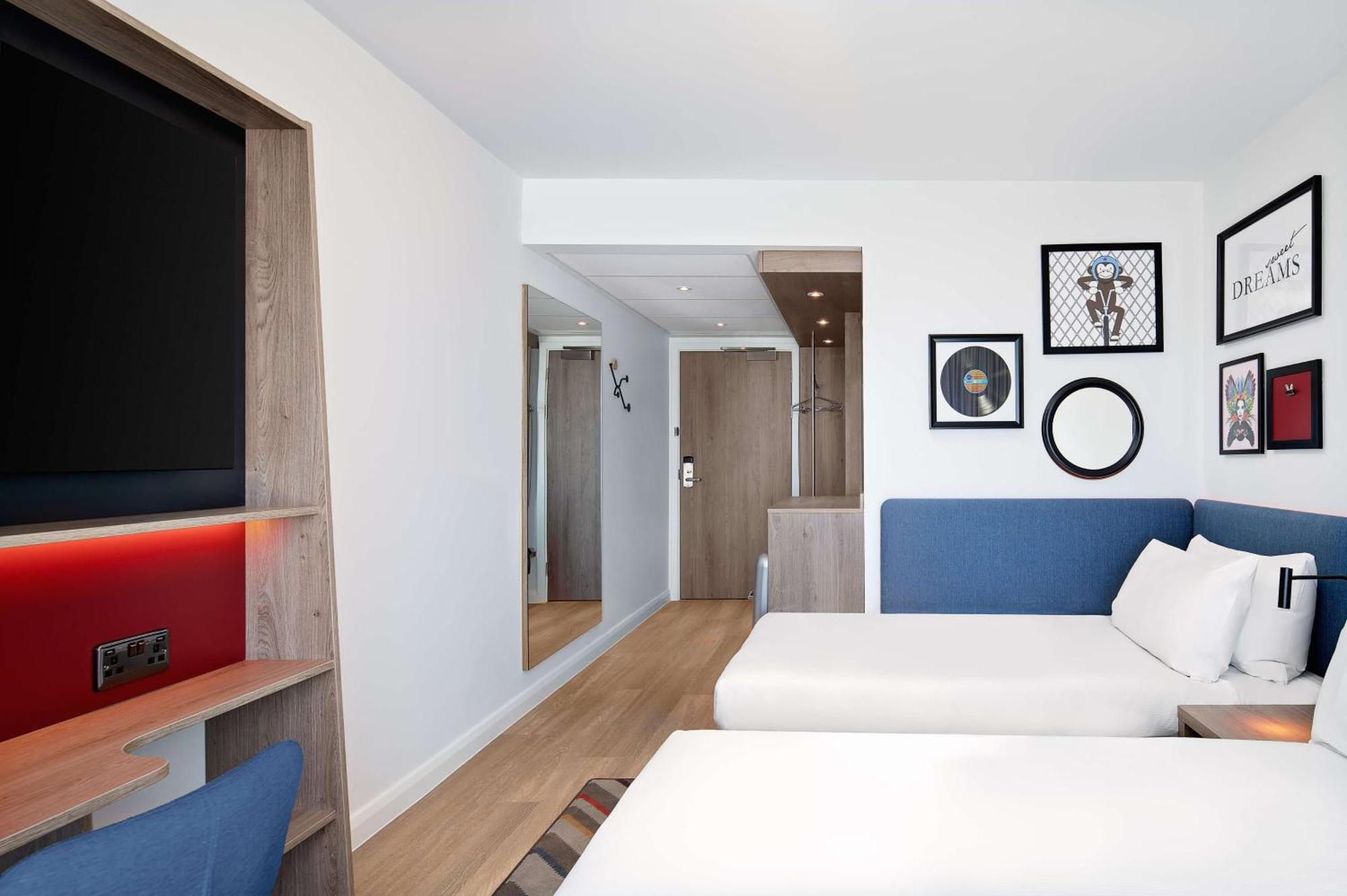Hampton By Hilton High Wycombe Hotel Ngoại thất bức ảnh