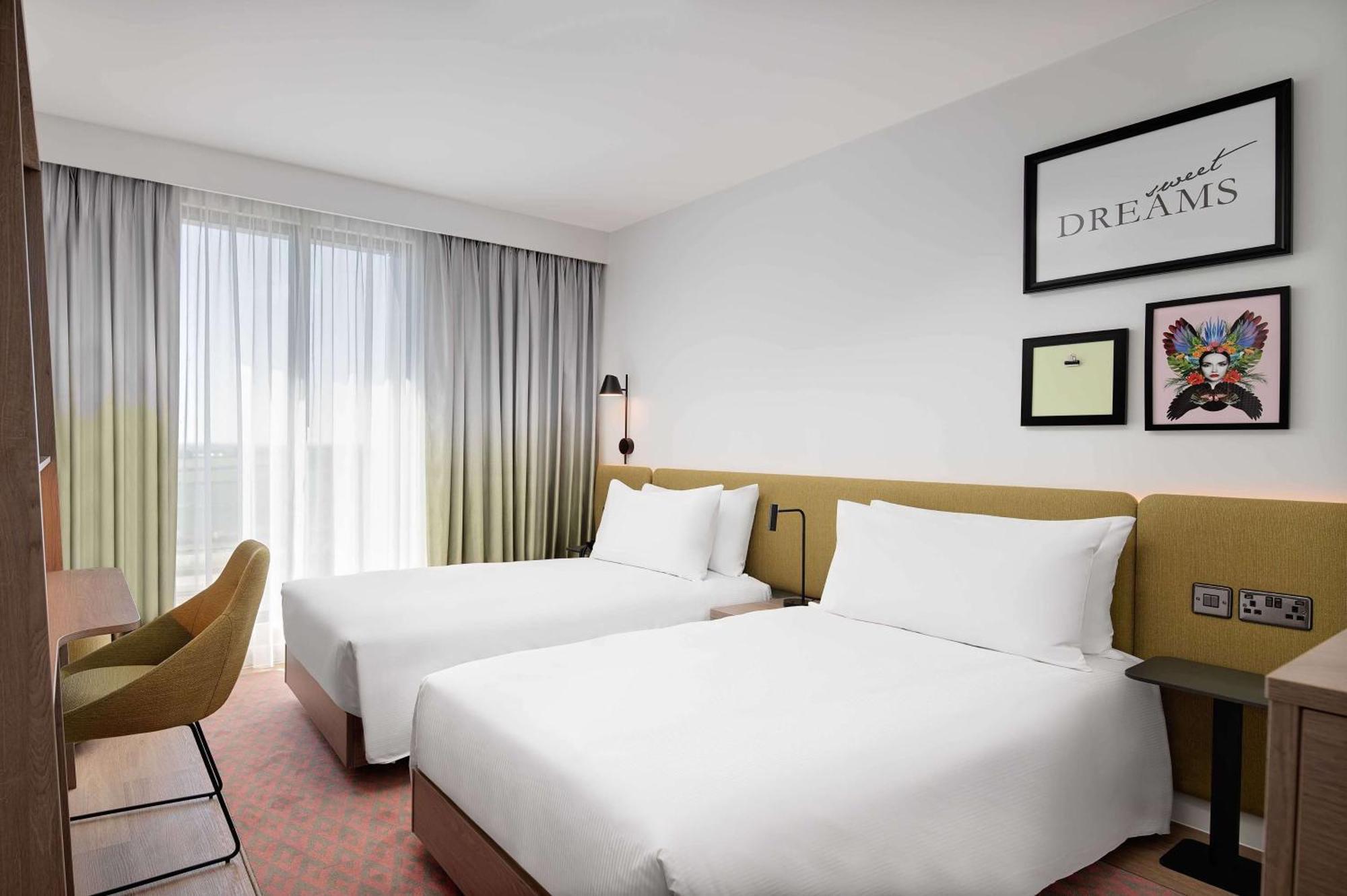 Hampton By Hilton High Wycombe Hotel Ngoại thất bức ảnh