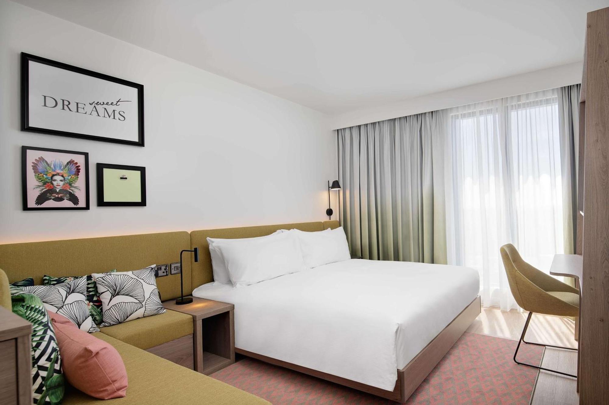 Hampton By Hilton High Wycombe Hotel Ngoại thất bức ảnh