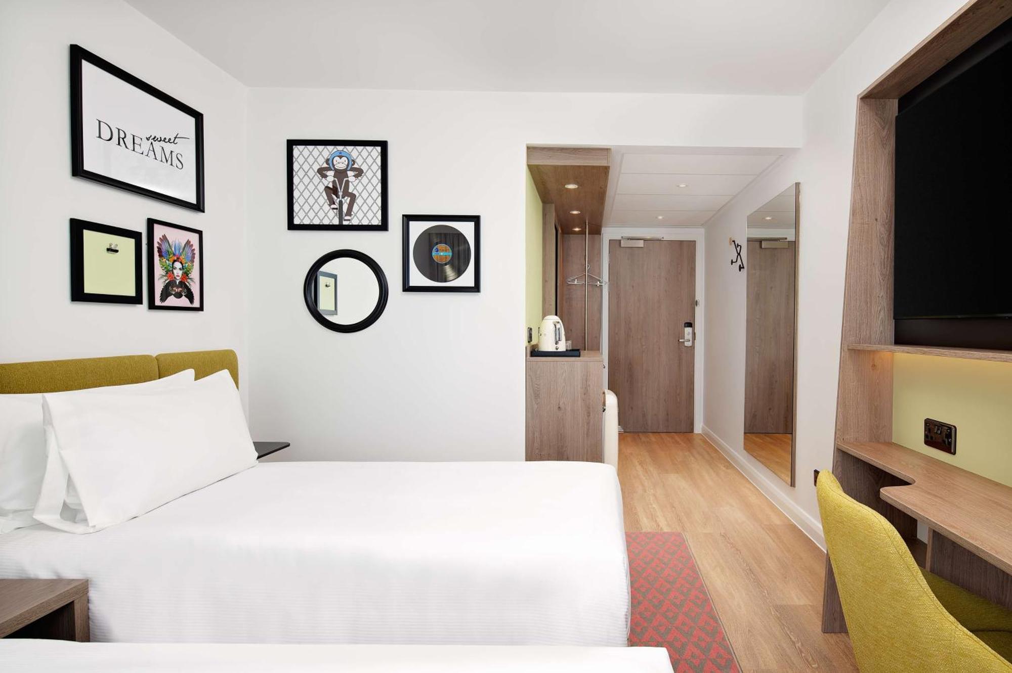Hampton By Hilton High Wycombe Hotel Ngoại thất bức ảnh