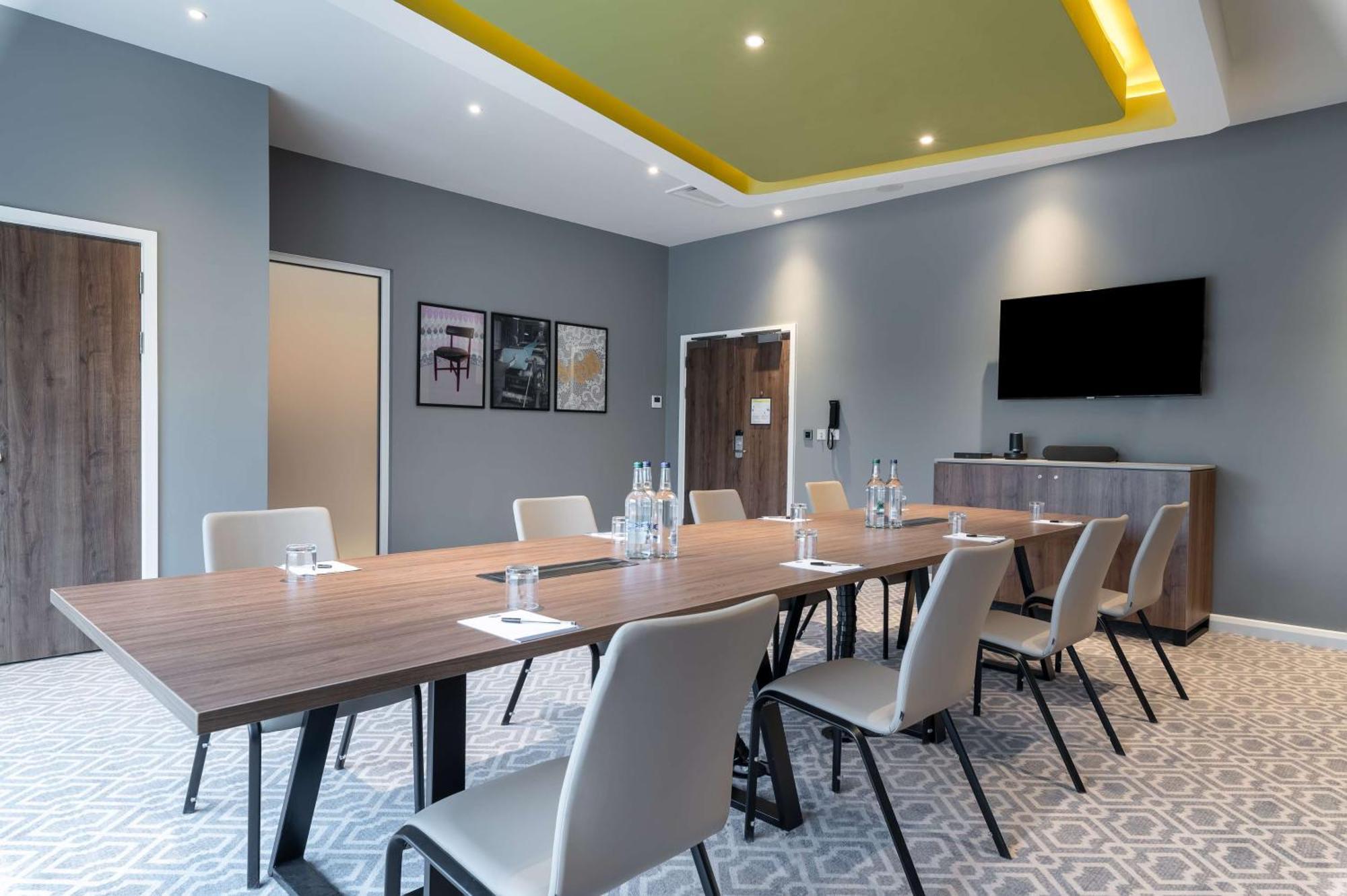 Hampton By Hilton High Wycombe Hotel Ngoại thất bức ảnh