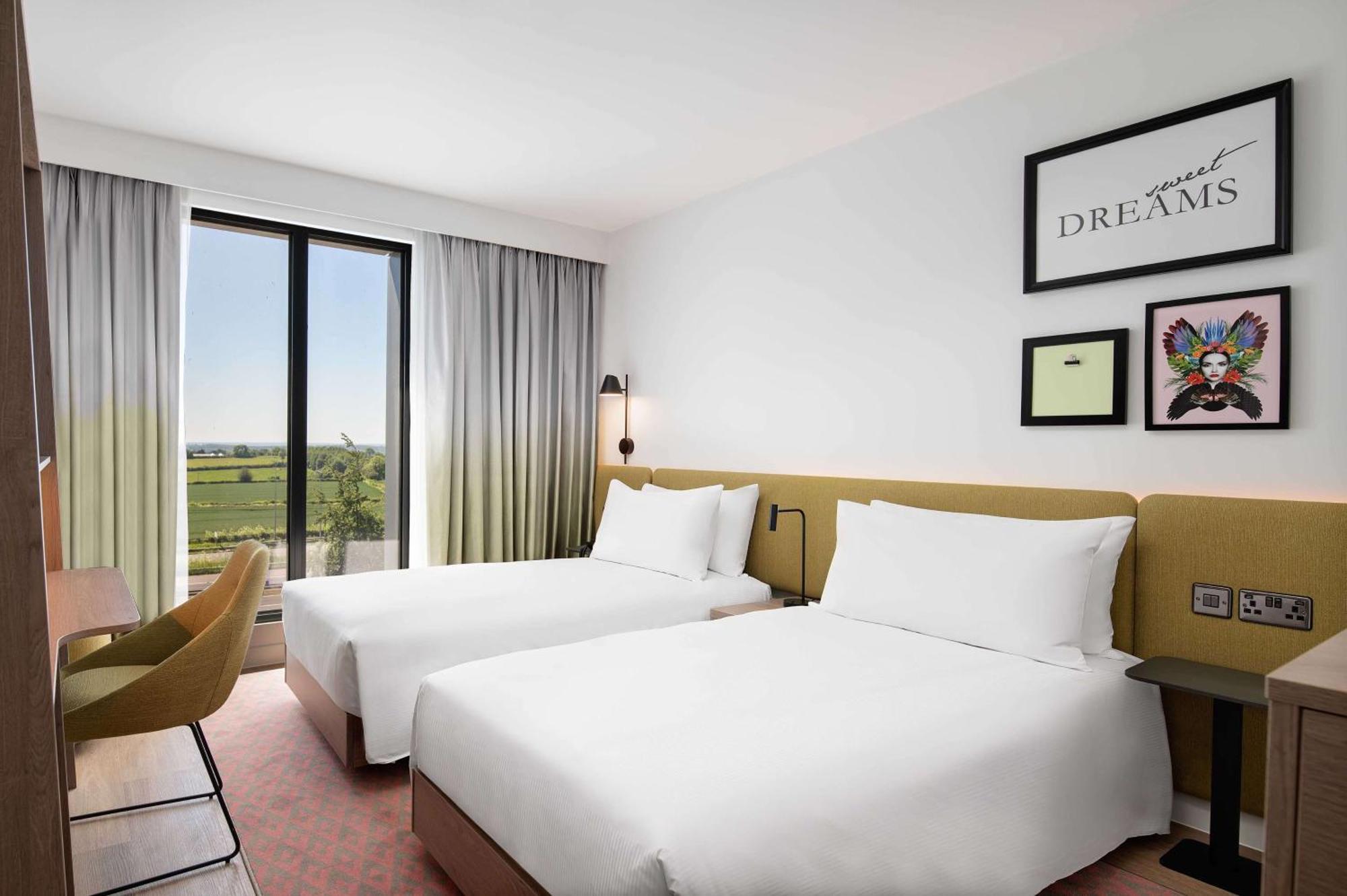 Hampton By Hilton High Wycombe Hotel Ngoại thất bức ảnh