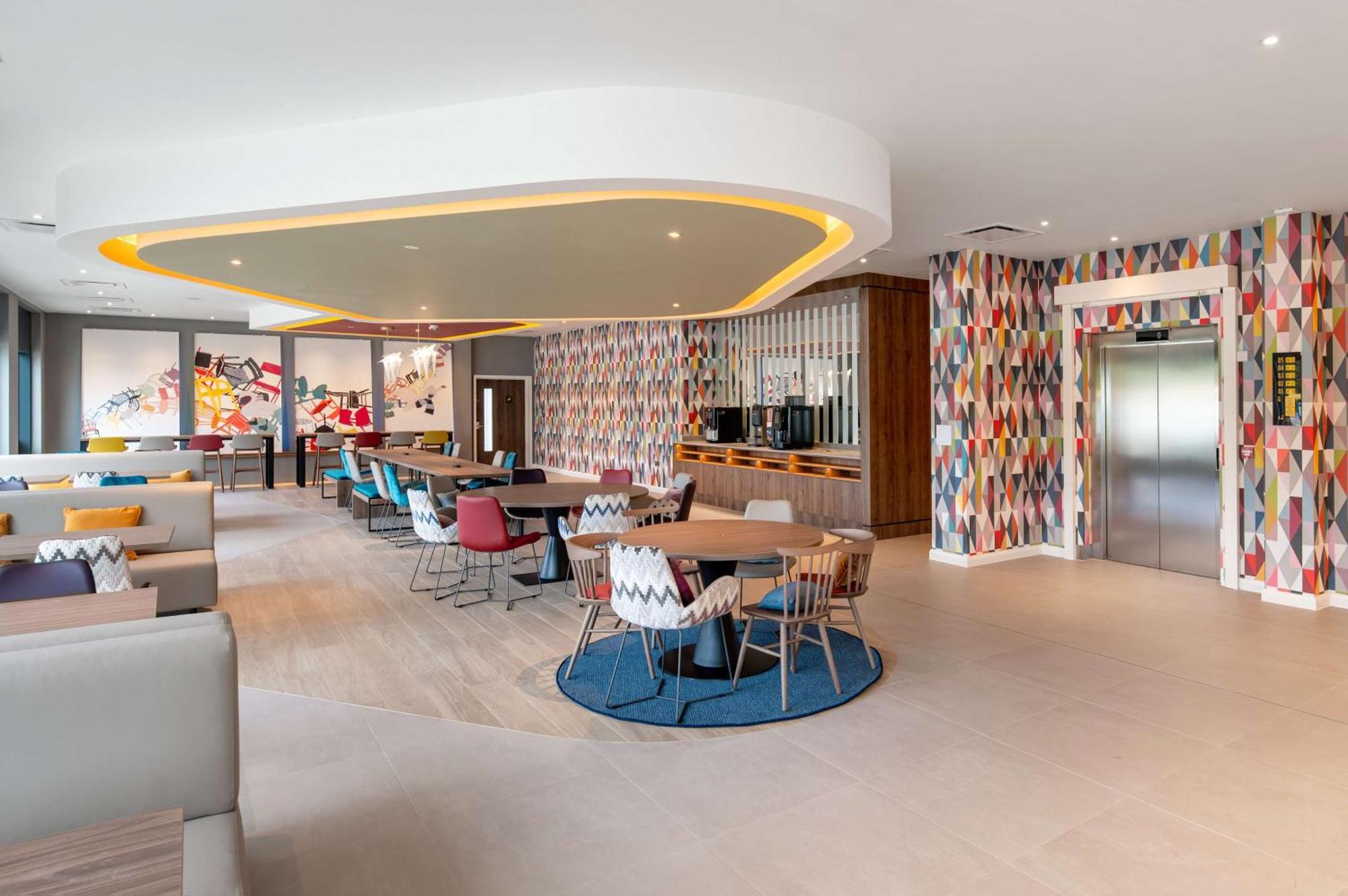 Hampton By Hilton High Wycombe Hotel Ngoại thất bức ảnh