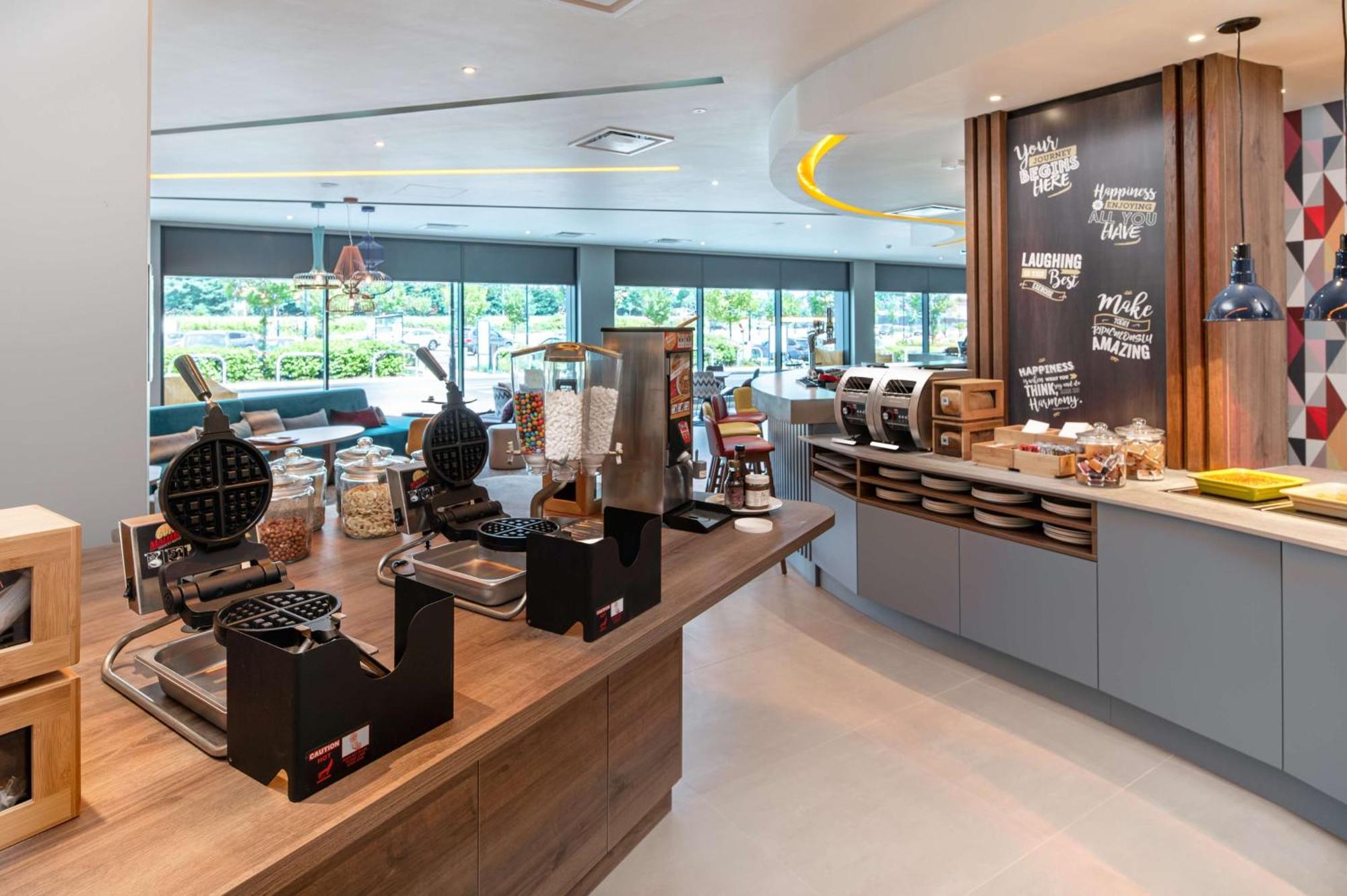 Hampton By Hilton High Wycombe Hotel Ngoại thất bức ảnh