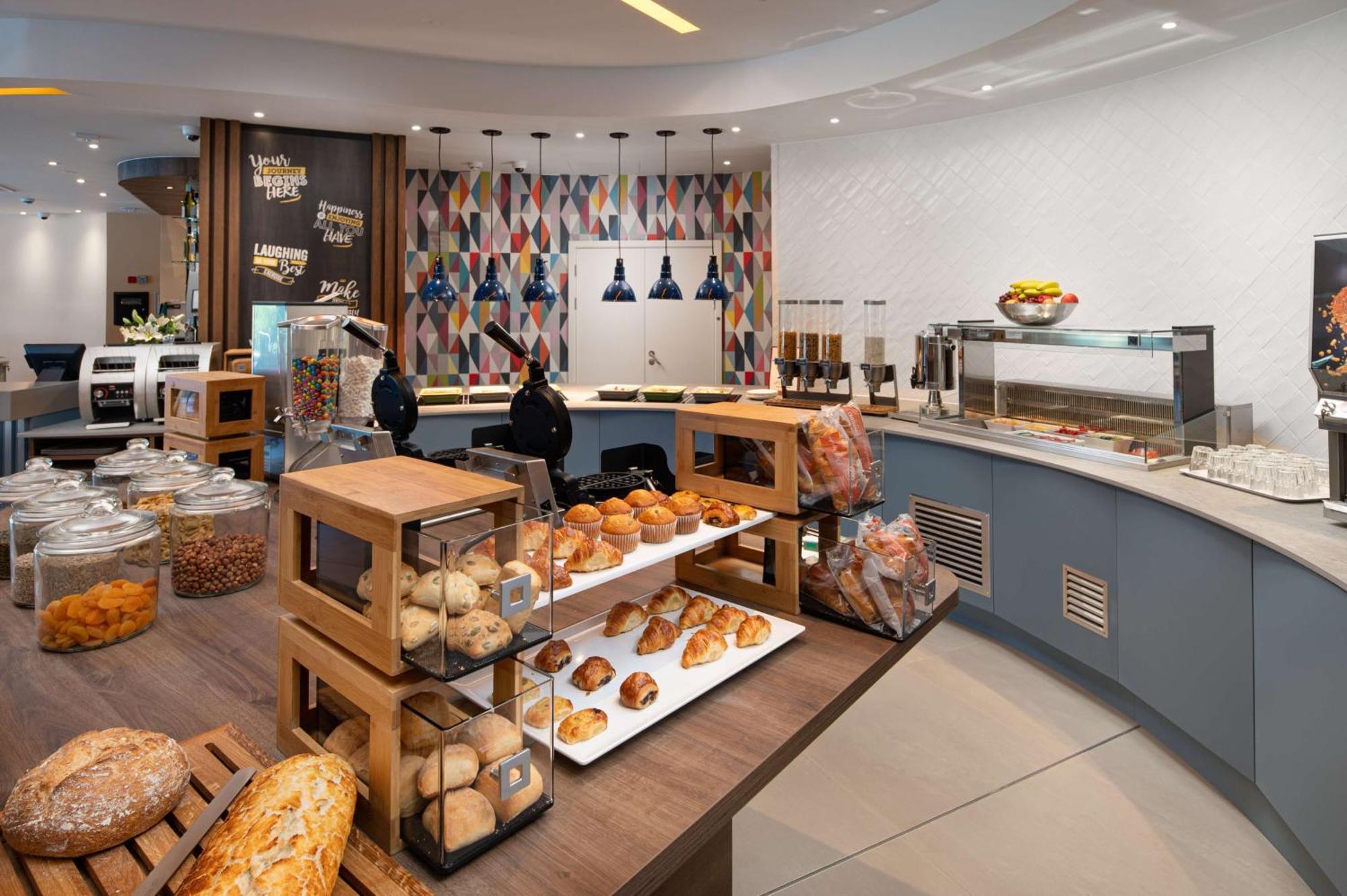 Hampton By Hilton High Wycombe Hotel Ngoại thất bức ảnh