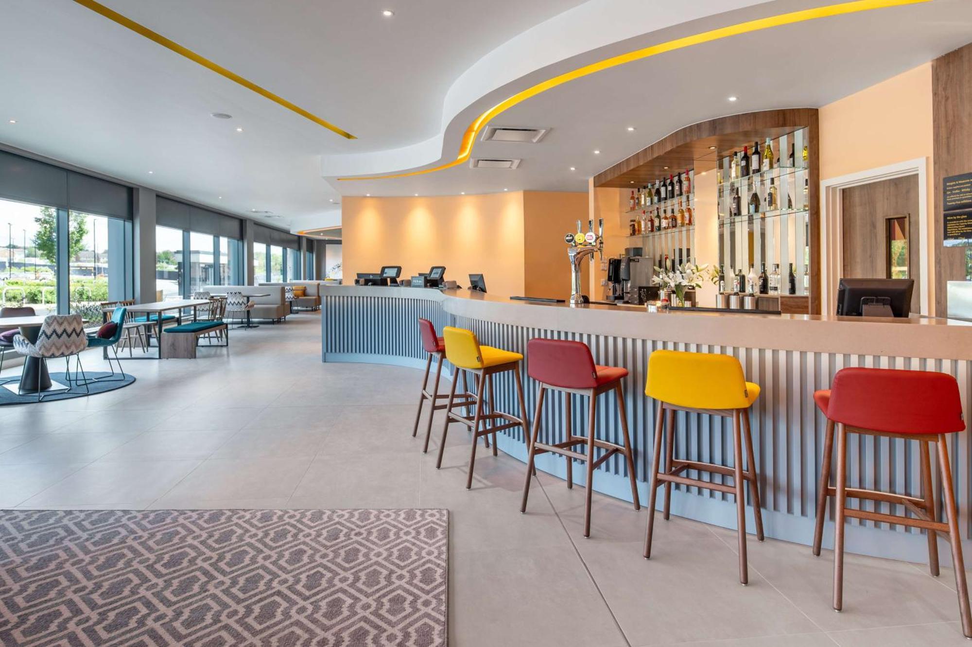 Hampton By Hilton High Wycombe Hotel Ngoại thất bức ảnh