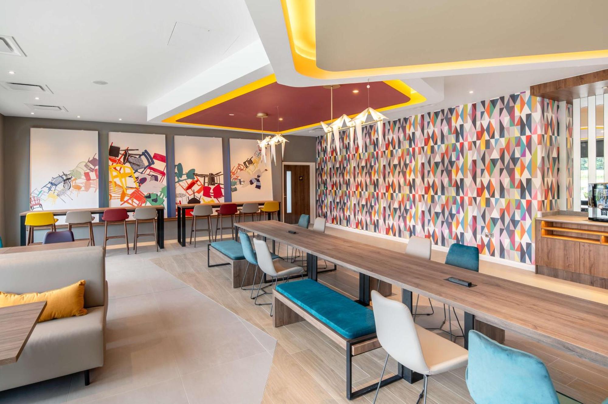 Hampton By Hilton High Wycombe Hotel Ngoại thất bức ảnh