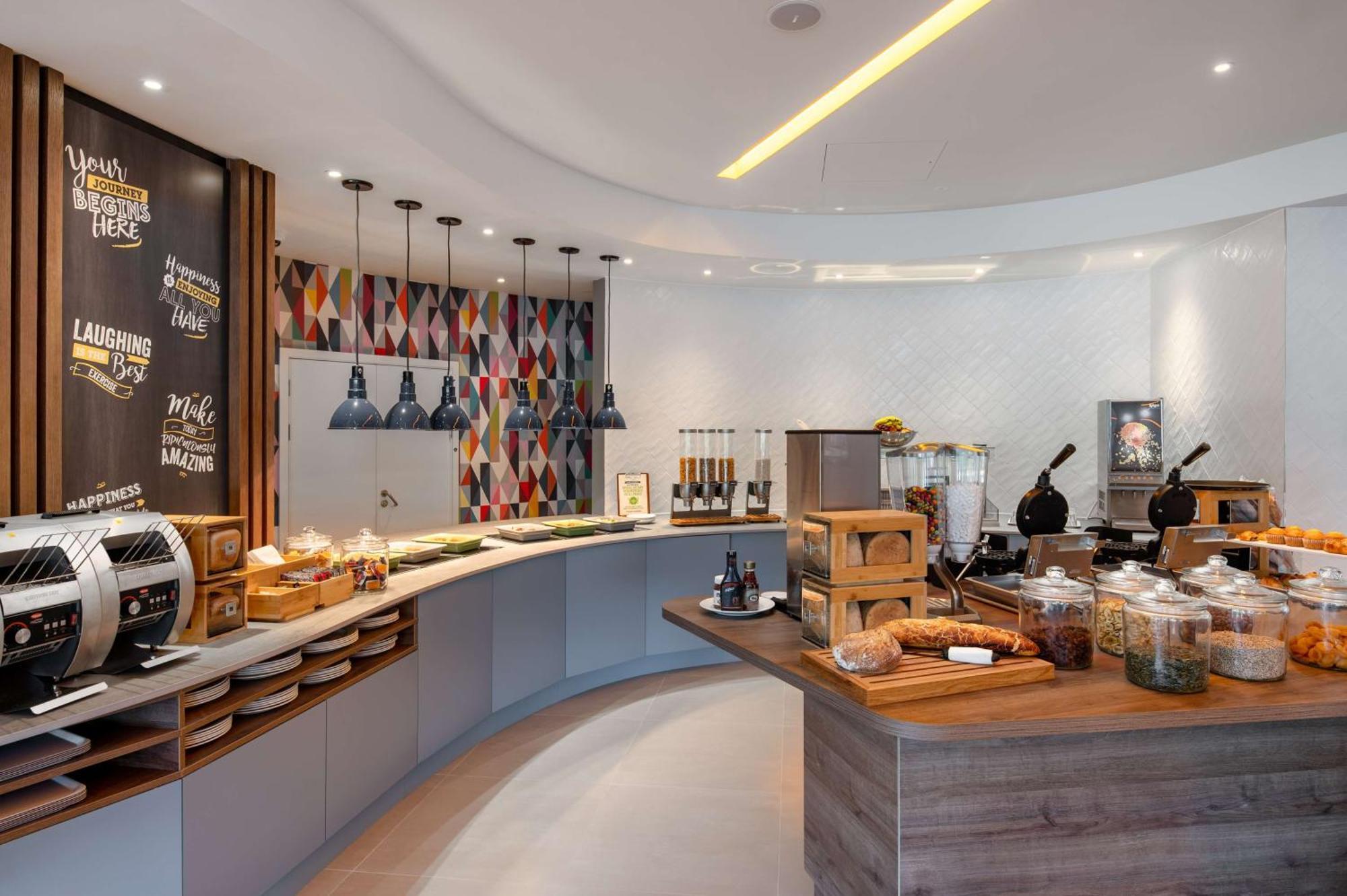 Hampton By Hilton High Wycombe Hotel Ngoại thất bức ảnh